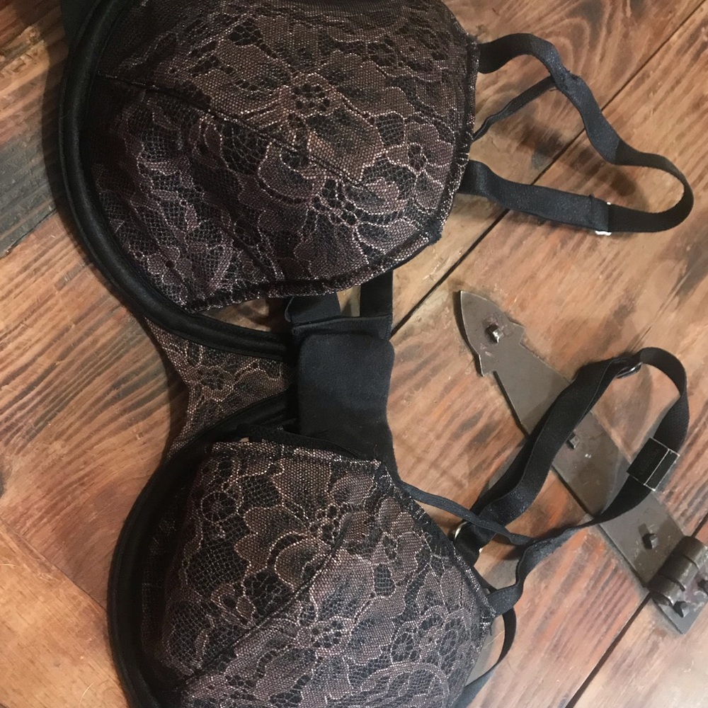 Victoria Secret black and lace strappy bra 34DD